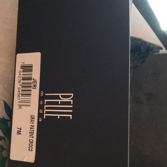 Pelle Moda Jeri Gray Patent Croco 7M. EUC. - Picture 2 of 6